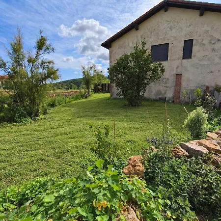 Casita Con Jardin Cerca De La Costa Vakantiehuis