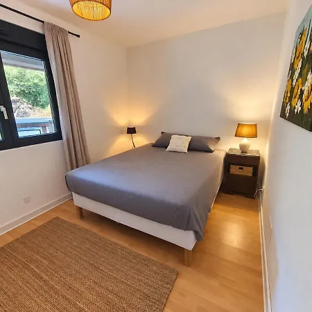 Casita Con Jardin Cerca De La Costa *